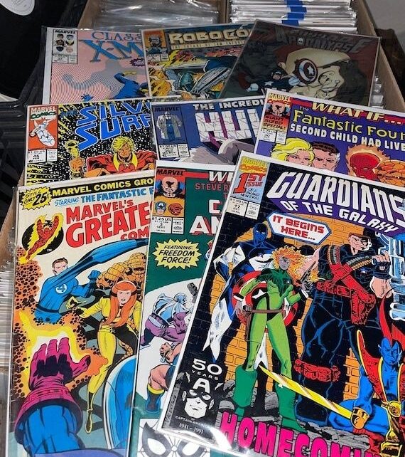 Pile de comics Marvel vintage, dont Fantastic Four et Guardians