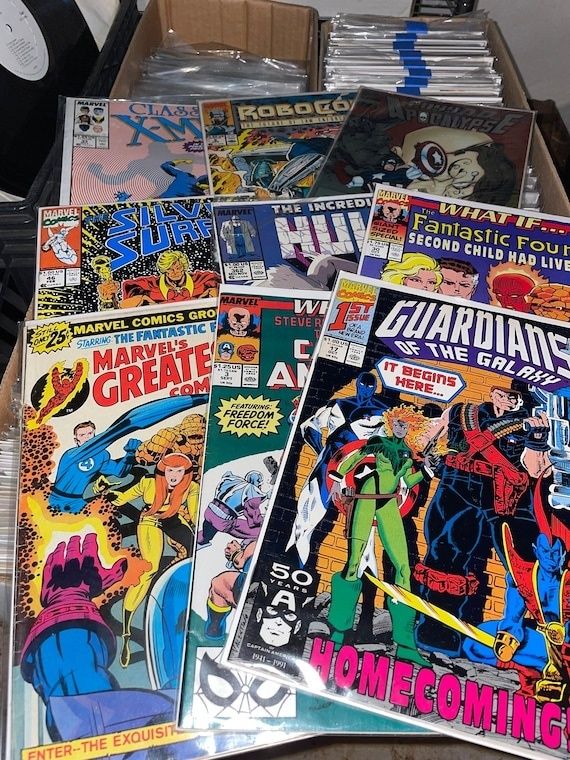 Pile de comics Marvel vintage, dont Fantastic Four et Guardians